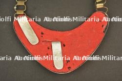 Lot de deux reproductions de hausse-cols prussiens. Lot of 2 prussian gorget reproductions. Preussen Konvolut 2 Neufertigung Ringkragen — miniature 4