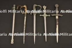 lot de coupes papiers en formes de sabres allemands. Lot of miniature sword letter openers. Konvolut Miniatur Säbel Briefoffner