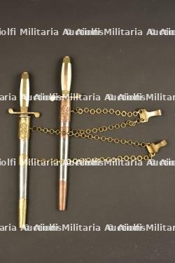 Bulgarie, deux poignards pour les officiers de l'armée M51