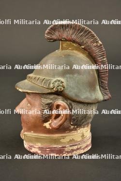 Pot couvert figurant un officier — miniature 9