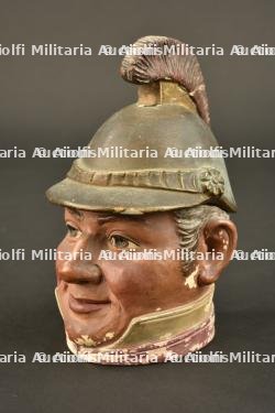 Pot couvert figurant un officier — miniature 10