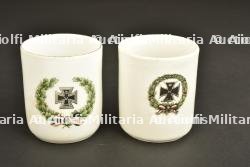 Lot de 2 tasses patriotiques à motif de croix de fer