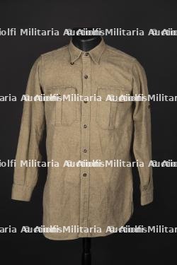 Chemise britannique.