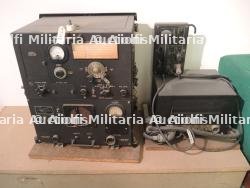 Poste radio BC-669-B et son alimentation.