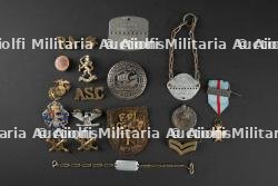 Ensemble d'insignes divers — photo 1