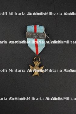 Ensemble d'insignes divers — miniature 36