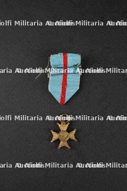 Ensemble d'insignes divers — photo 37