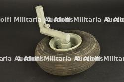 Reproduction d'un pneu de container parachutable allemand.