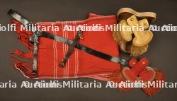 Lot d'attributs d'uniformes divers