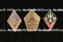 Ensemble d'insignes de grades et fonctions