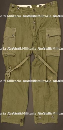 Reproduction d'un pantalon M-1943 renforcé de parachutiste US