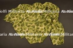 Morceaux de voilure de parachute camouflé