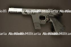 Pistolet Walther GSP utilisé par Jean Reno dans le film Léon. Catégorie C9.