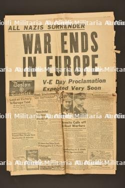 Journal Boston Traveler titrant la fin de la guerre en Europe. Boston Traveler newspaper with the end of the war in Europe — photo 1