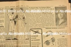 Journal Boston Traveler titrant la fin de la guerre en Europe. Boston Traveler newspaper with the end of the war in Europe — miniature 12