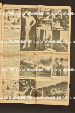 Journal Boston Traveler titrant la fin de la guerre en Europe. Boston Traveler newspaper with the end of the war in Europe — miniature 13