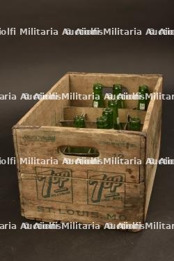 Caisse de transport de bouteilles 7 UP. Bottle transport box 7 UP — photo 1