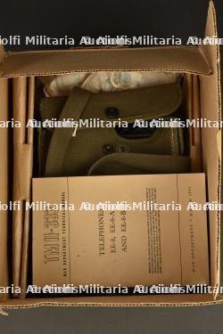 Téléphone de campagne EE-8-B dans son emballage carton d'origine. EE-8-B campaign phone in its original cardboard packaging — miniature 7