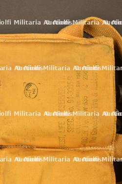 Gilet de sauvetage B-3. B-3 life jacket. — photo 2