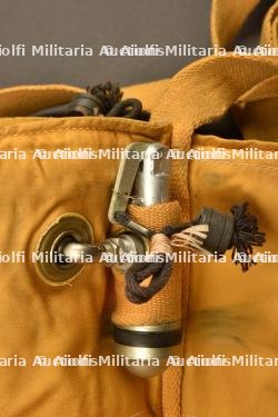 Gilet de sauvetage B-3. B-3 life jacket. — miniature 4