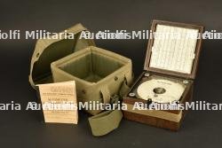 Compas d'altitude dans sa housse d'origine. Altitude compass in its original cover