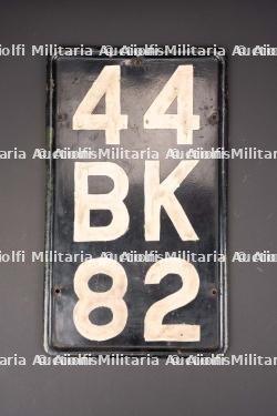 Plaque d'immatriculation civile. Civil registration plate.