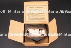 Masque anti-gaz civil britannique. British civilian gas mask. — photo 1