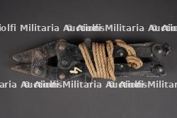 Pince coupante britannique. British wire cutter. — miniature 2