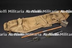 Housse d'accessoires de nettoyage pour fusil mitrailleur Bren. Bren light machine gun cleaning accessories pouch.