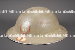 Casque britannique à insigne. British insignia helmet. — photo 1