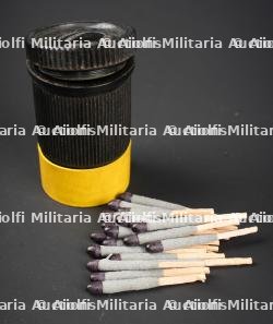Boite étanche pour allumettes RAF. RAF waterproof match container.