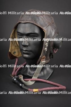 Bonnet de vol type C premier modèle. Type C first-pattern flying helmet.