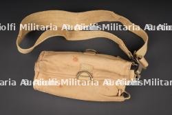 Housse de transport de bouteille d'oxygène portative de la RAF. Carrying case for portable RAF oxygen bottle.