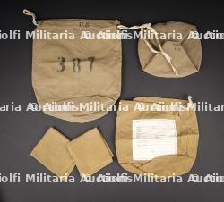 Accessoires de toilette US. US toiletry accessories.