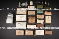 Ensemble d'accessoires médicaux US. Set of US medical accessories.