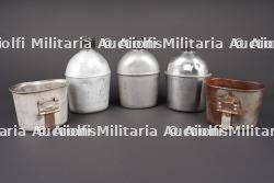 Gourdes US. US Army canteens.