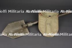 Pelle pliante US. US folding entrenching tool.