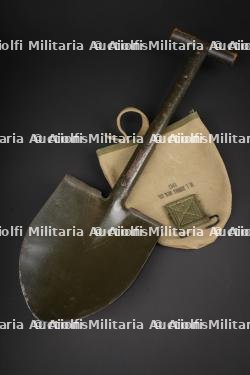Pelle en T US. US T-handled shovel.