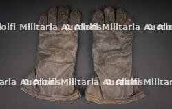 Gants de vol électrique. Electrically heated flight gloves.