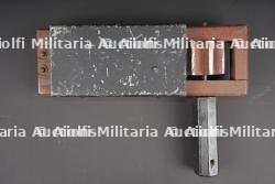 Crécelle anti-gaz. Gas warning rattle.