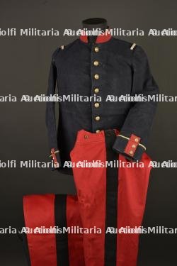 Tunique d'adjudant chef et 2 pantalons d'officier. Senior Warrant Officer tunic with two officer’s trousers