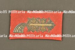Epaulette et patte de col d'officier général allemand. Shoulder board and collar tab of a German general officer — miniature 2