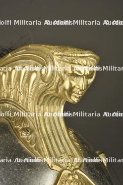 Casque à cimier et crinière de chasseur à cheval. Crested helmet with horsehair plume of a Chasseur à Cheval trooper — miniature 7