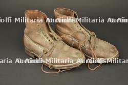 Paire de brodequins français modèle 1917. Pair of French Model 1917 ankle boots — photo 1
