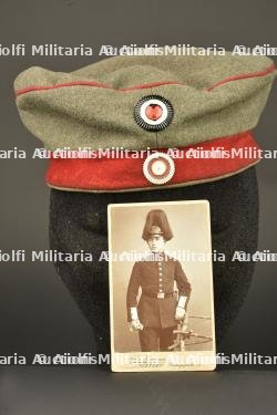 Mutze feldgrau d'un soldat hessois du JR118 avec sa photo. Feldgrau visor cap of a Hessian soldier from Infantry Regiment 118 with his photograph