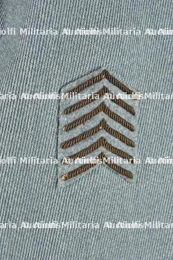 Tunique bleu horizon d'un capitaine médecin. Horizon blue tunic of a medical captain — photo 5
