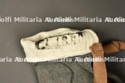Paire de moufles allemandes régimentées. Pair of regimentally marked German mittens — miniature 2