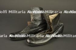 Paire de bottines d'infirmière française. Pair of French nurse’s ankle boots — photo 1