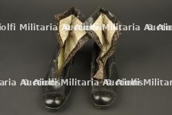 Paire de bottines d'infirmière française. Pair of French nurse’s ankle boots — photo 2