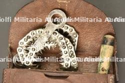 Scie pliante dans son étui cuir de cavalerie allemande. Folding saw in its German cavalry leather carrier — miniature 5